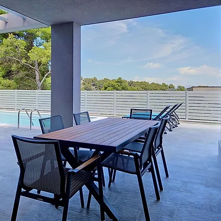 Aloa Iv By Interhome