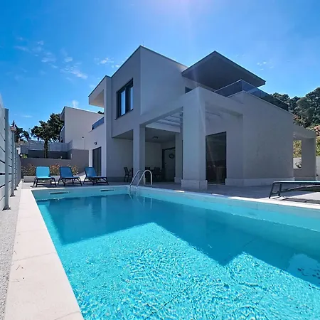 Aloa Iv By Interhome